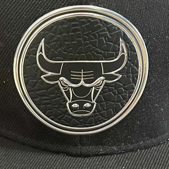 Ultra Game Black Bulls NBA Hat - Picture 2 of 8